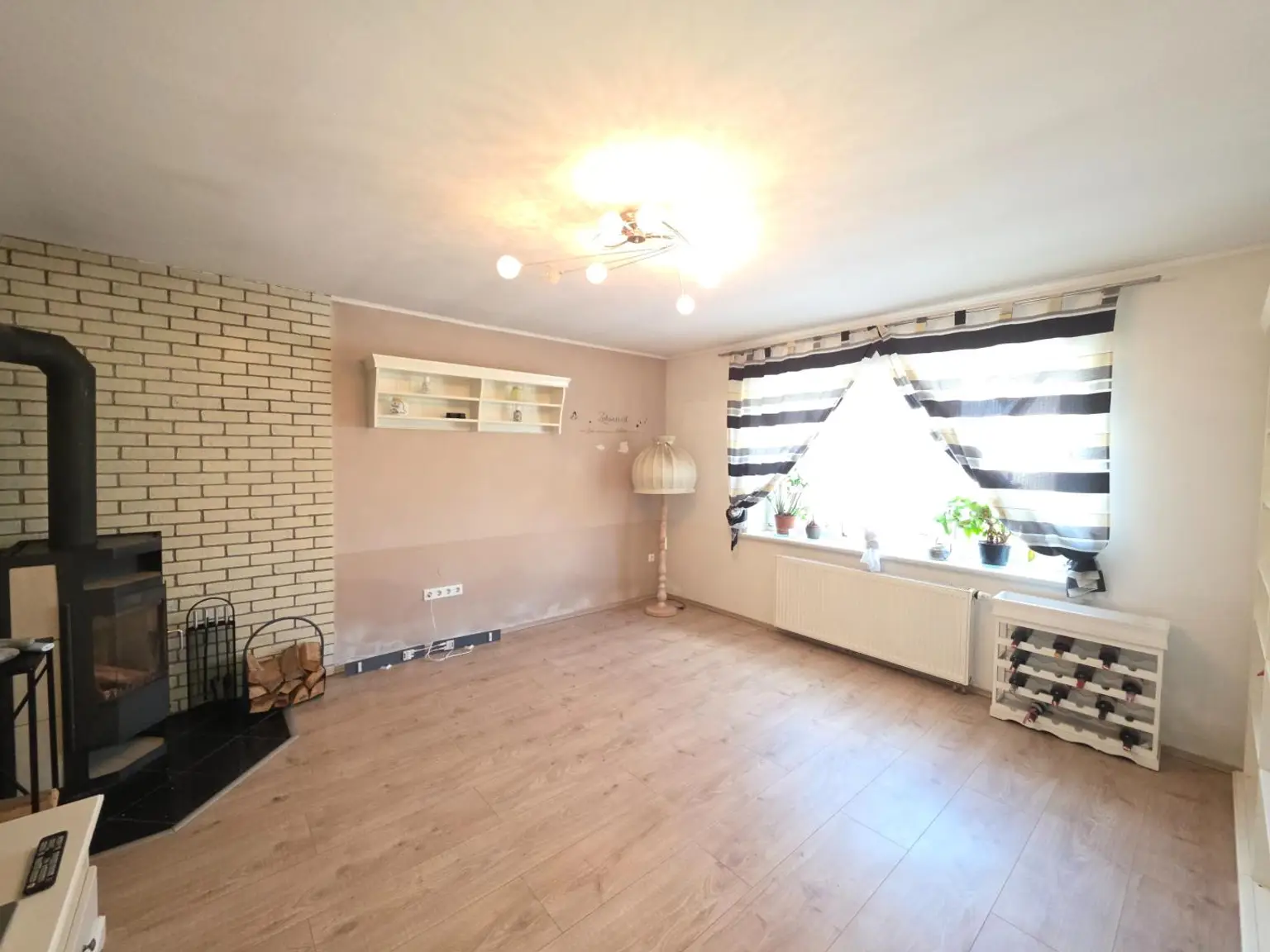 Wohnzimmer mit Kamin