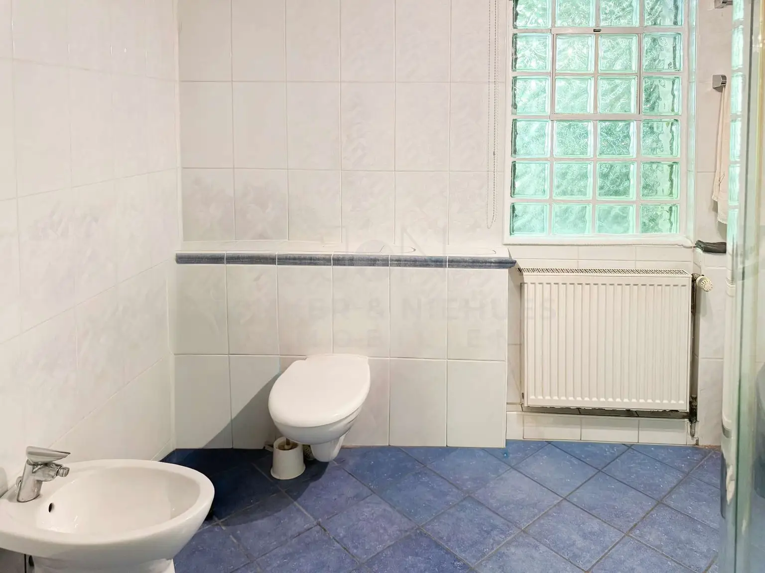Bad mit Dusche EG