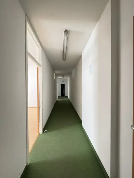 Repräsentative Büro mit Stellplatz- oder Praxisfläche in 1040 Wien