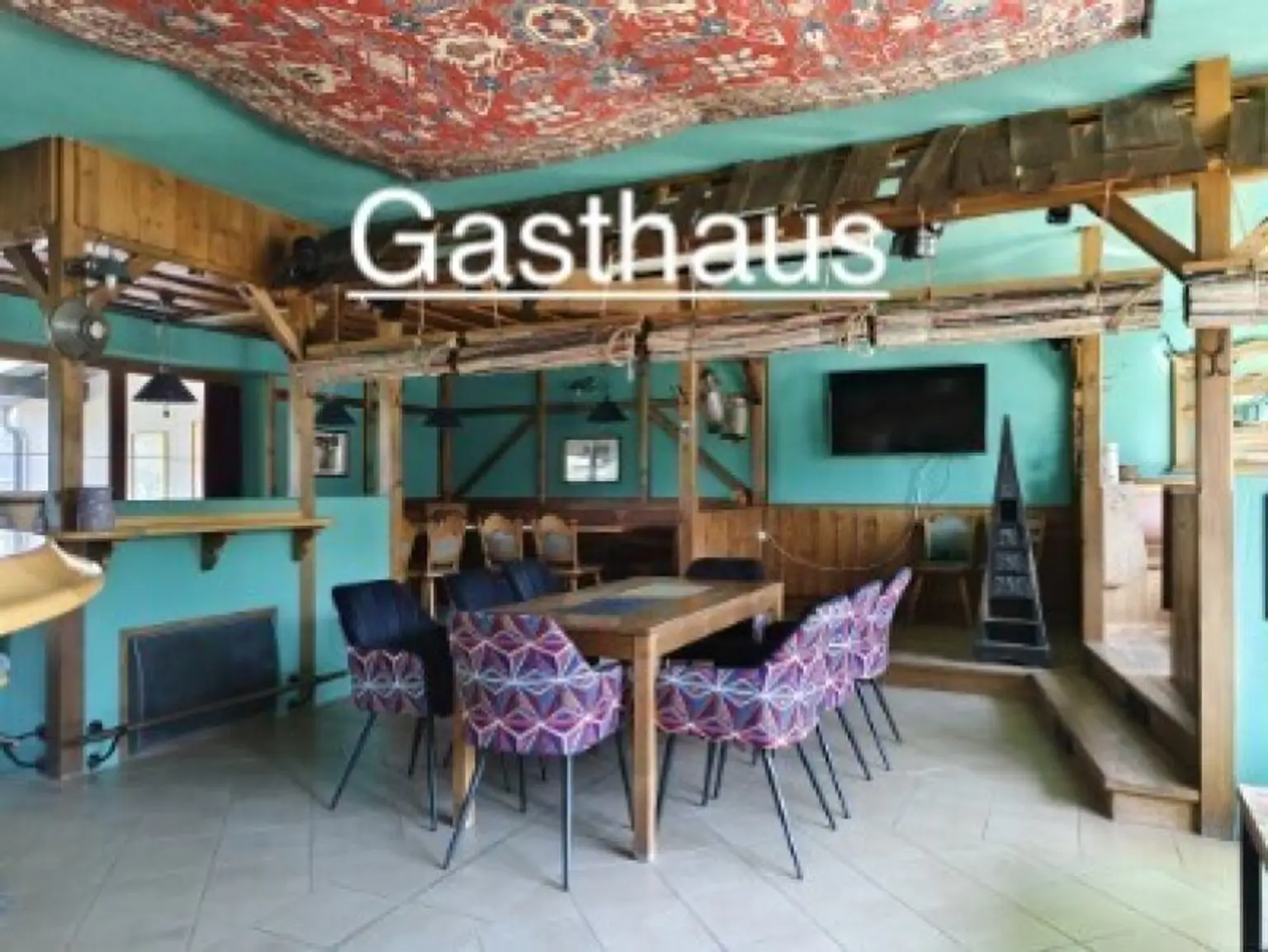 Modernes Wohnhaus  mit angrenzender Café-Bar und 2200m2 Grundstück