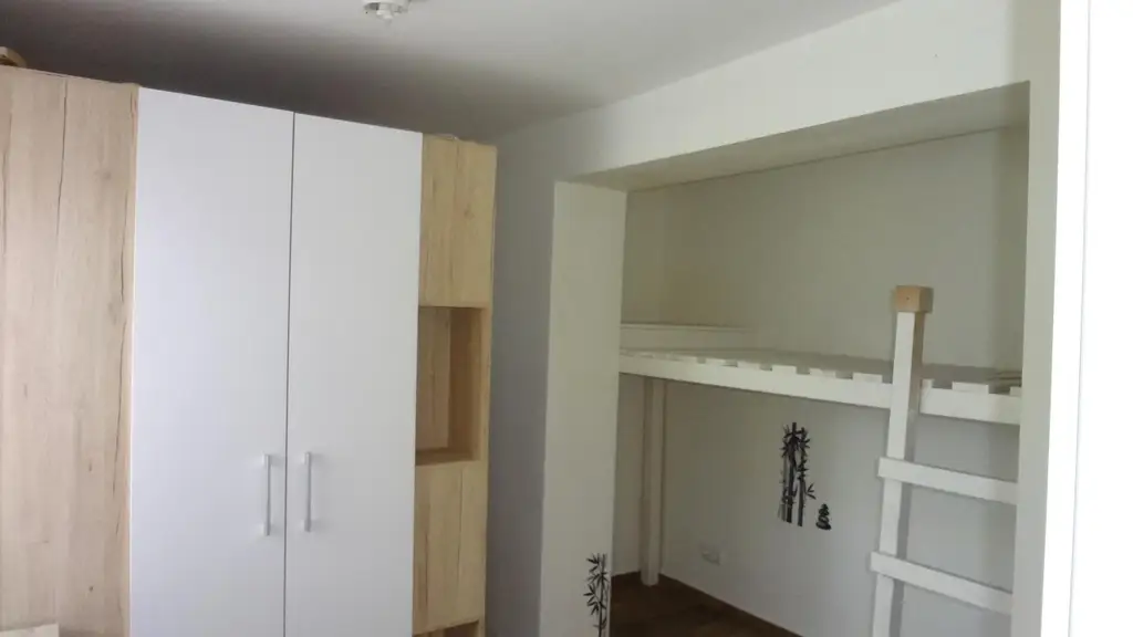 Einfamilienhaus mit Nebengebäude