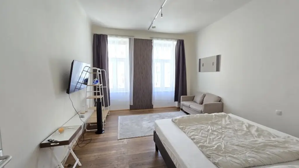 Schöne 1.Zi., Wohnung neu renoviert