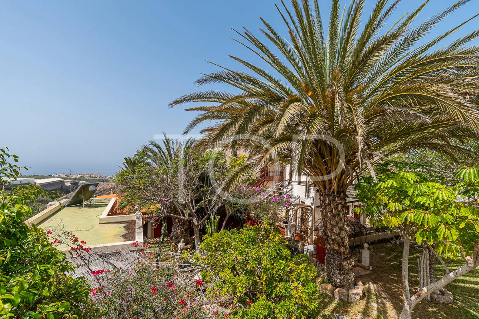 Romántica mansión con seis apartamentos en Costa de Adeje