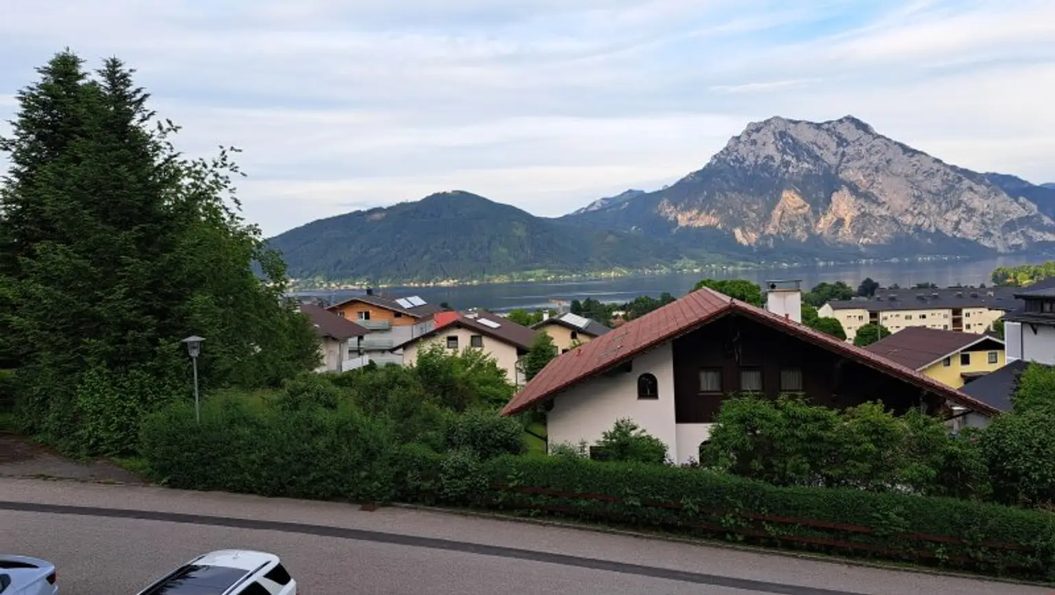 3-Zimmer-Loggia-Wohnung, mit Blick auf den Traunsee und den Traunstein.