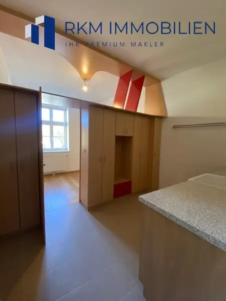 Exklusive Dachgeschosswohnung in Toplage des 17. Bezirks - mit Lift und Garage