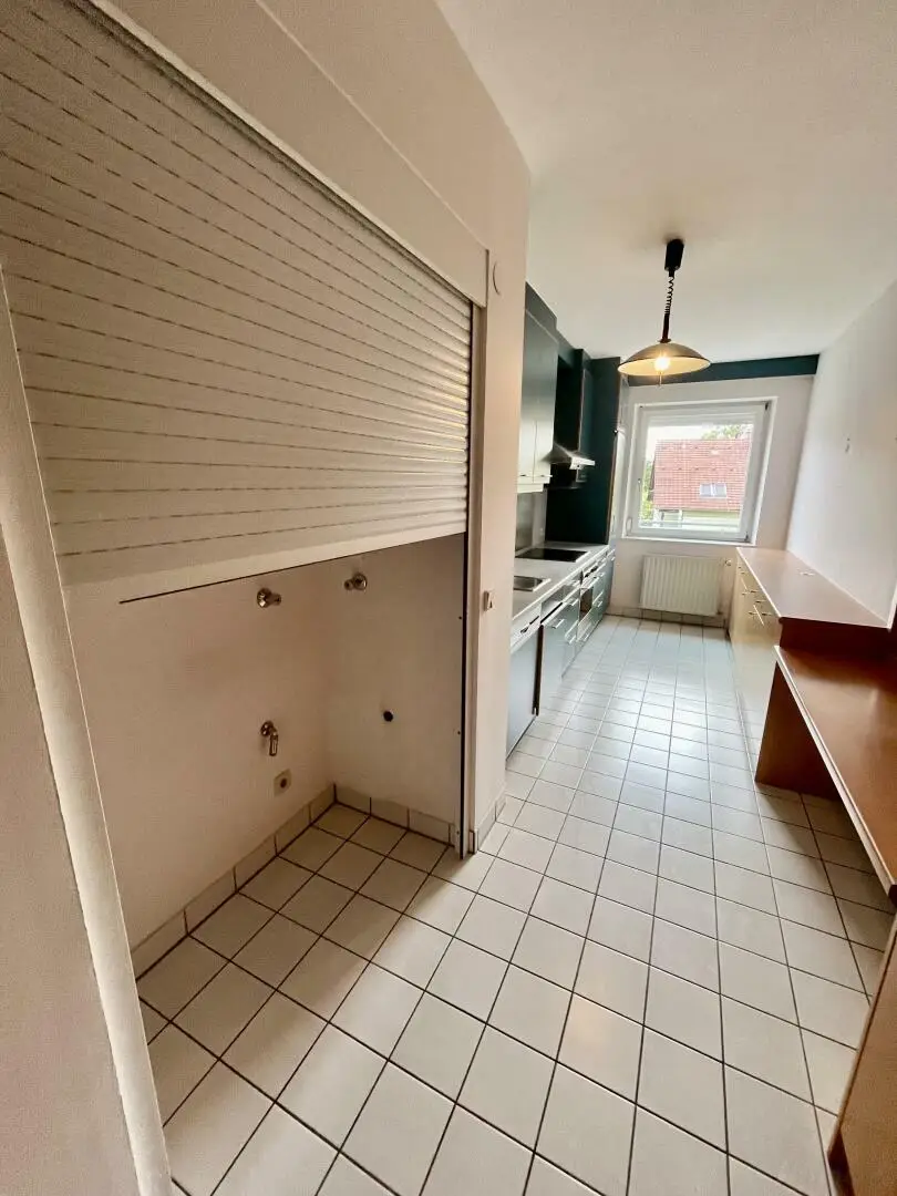 Wirtschaftsbereich in der Küche mit E- Rollo abgrenzbar