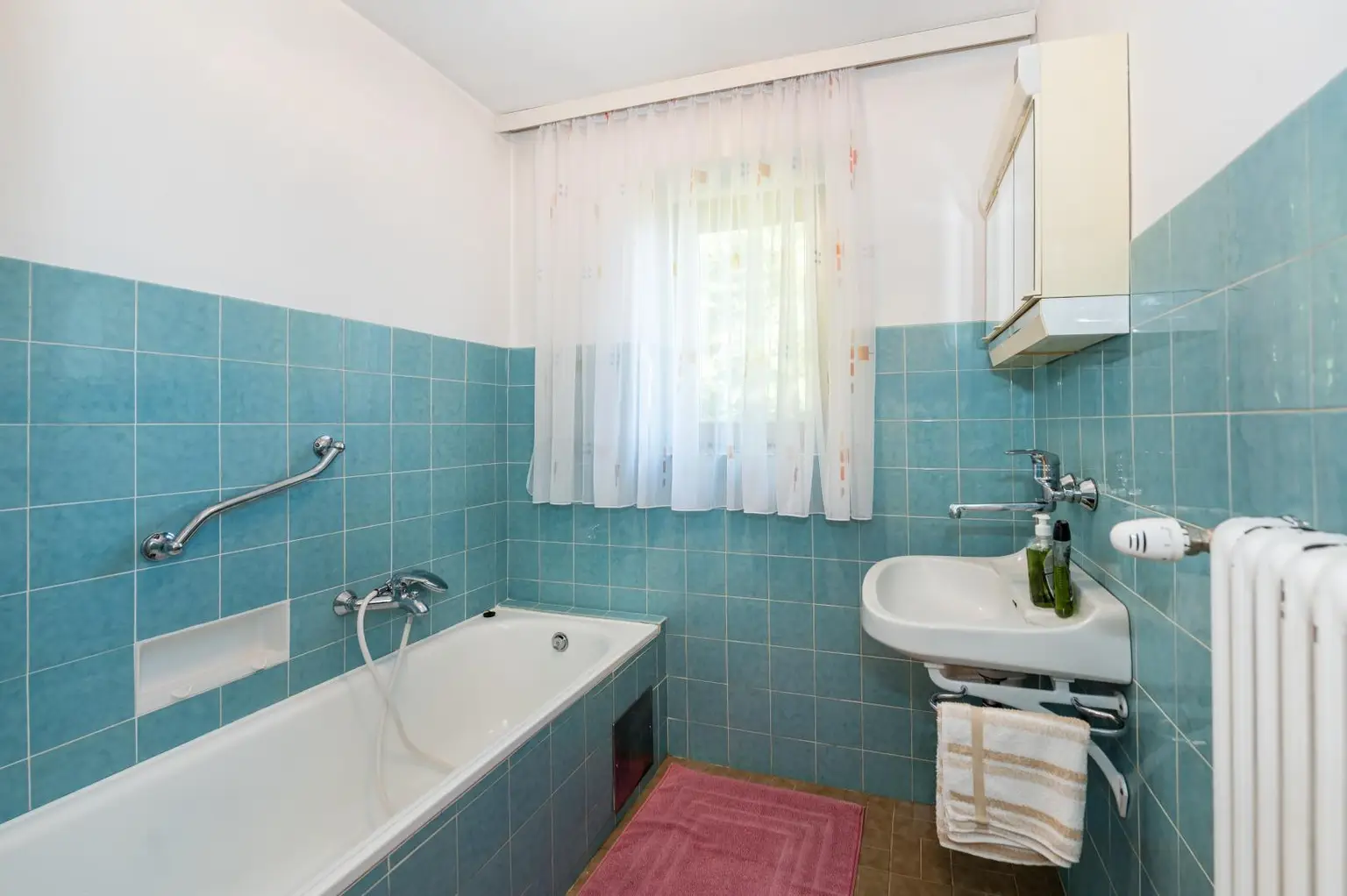 Einfamilienhaus mit großem Grundstück in sonniger Ruhelage