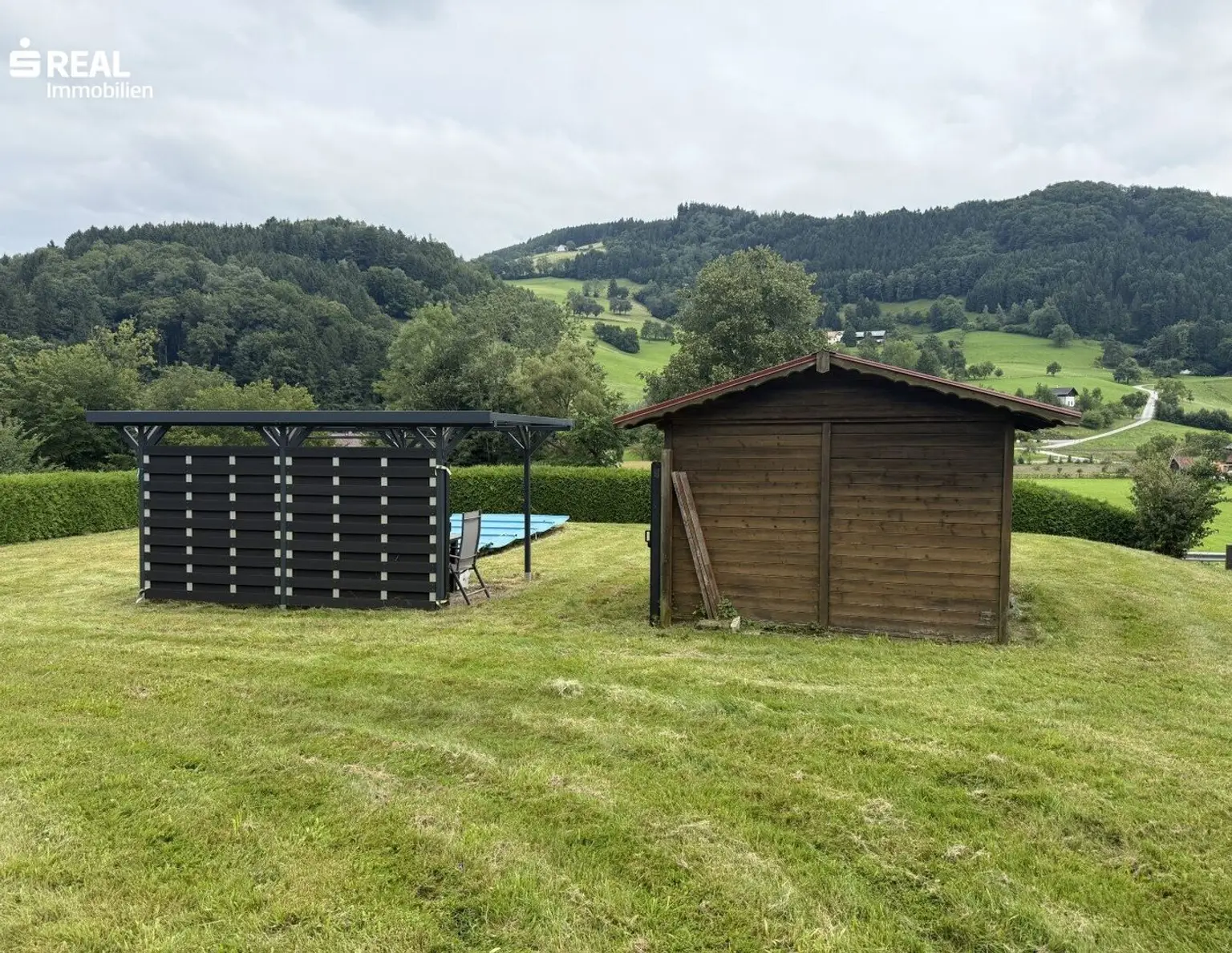 Randegg - Einfamilienhaus mit großem Grund - Alleinlage