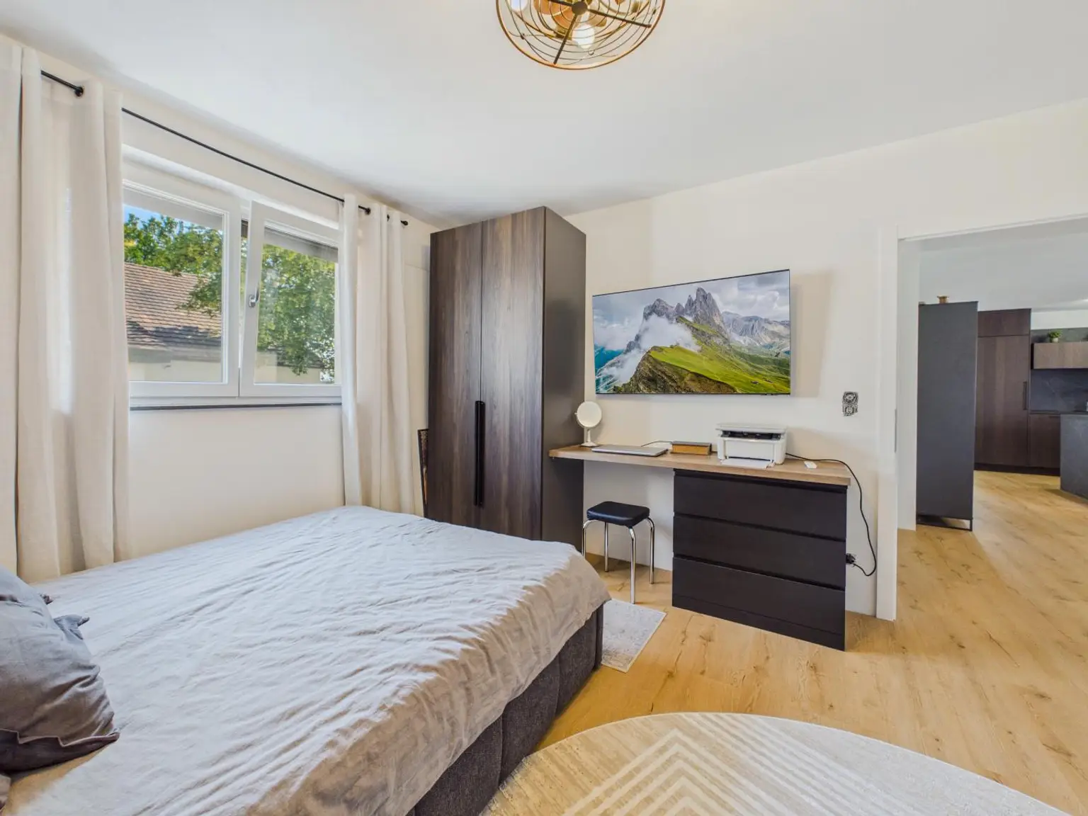 Schlafzimmer 1