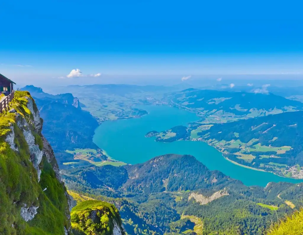 Traumhafte 3 Zimmer Dachgeschoss Wohnung mit XL Balkon in Mondsee