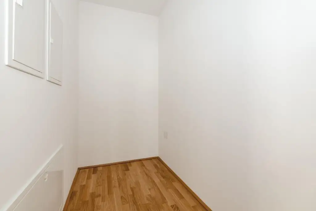Ab Oktober! Nahe U3! Terrasse mit Weitblick! Prima 3-Zimmer-Wohnung zu vermieten!