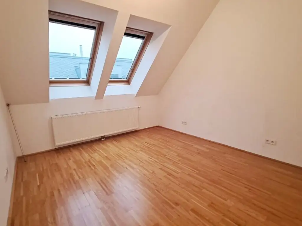 TERRASSENHIT, U1-NÄHE, 84 m2 Dachgeschoß mit 30 m2 Terrasse, 2 Zimmer, Wohnküche, 2 Bäder, Parketten, Viktorgasse