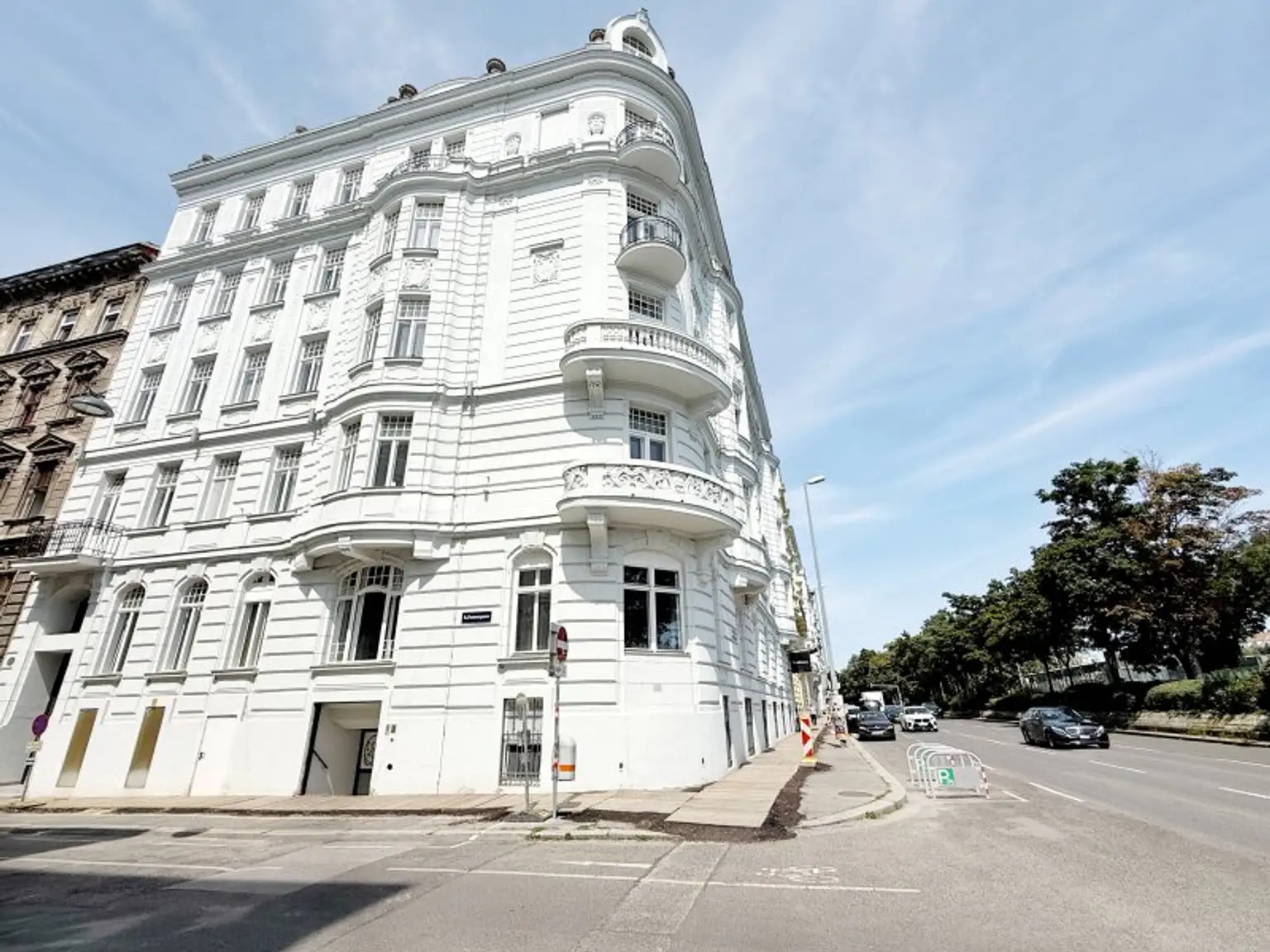 Charmante Bürofläche im sanierten Stilaltbau, unmittelbar bei der U4 und nahe dem 1. Bezirk