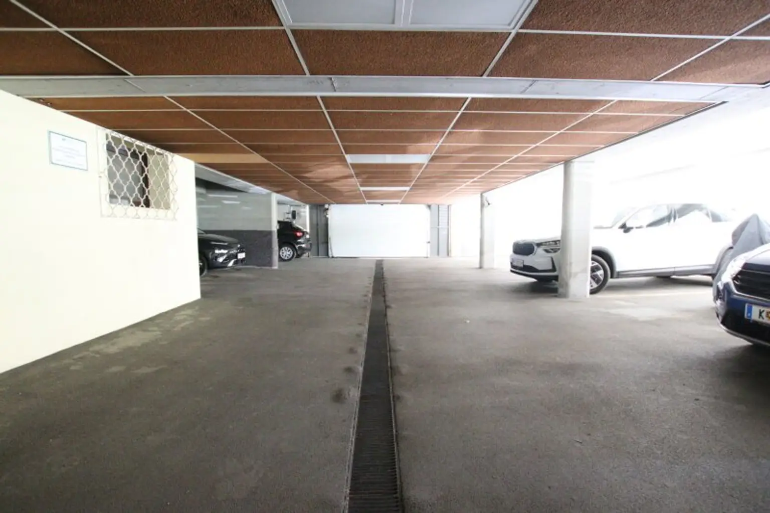 Kernsanierte und schöne 2 Zi Wohnung im 5. und letzten OG mit Garage in Klagenfurt - Karl-Landsteiner-Gasse