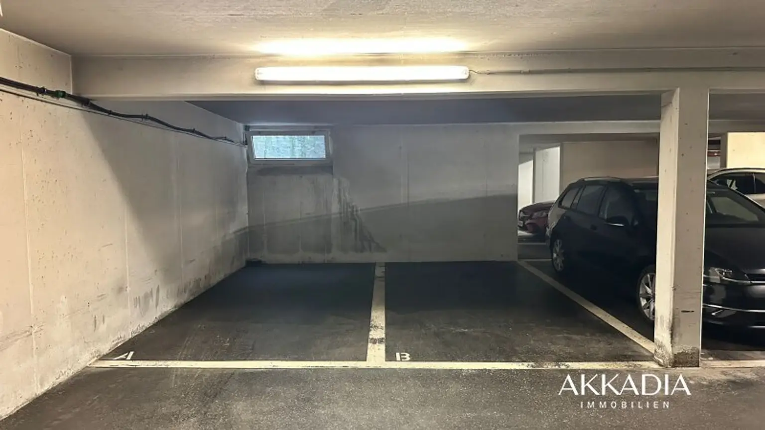 Elegante Dachgeschosswohnung mit Gartenblick, Terrassen und Garage