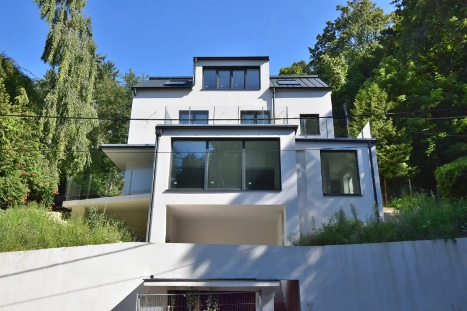 Einfamilienhaus in Waldrandlage, Erstbezug, belagsfertig