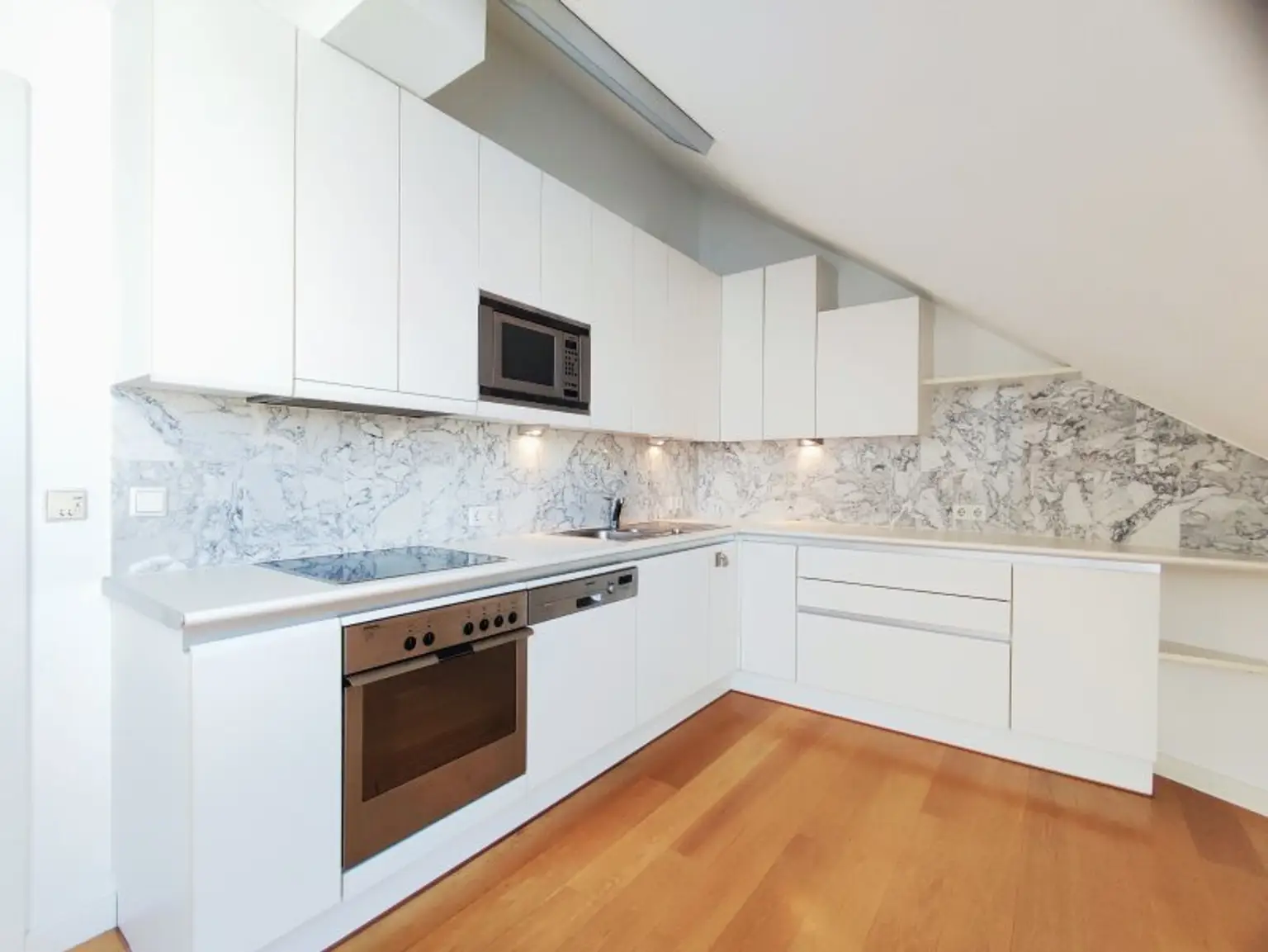 SKYLINE ROOFTOP APARTMENT : DG-Maisonette mit 2 Terrassen