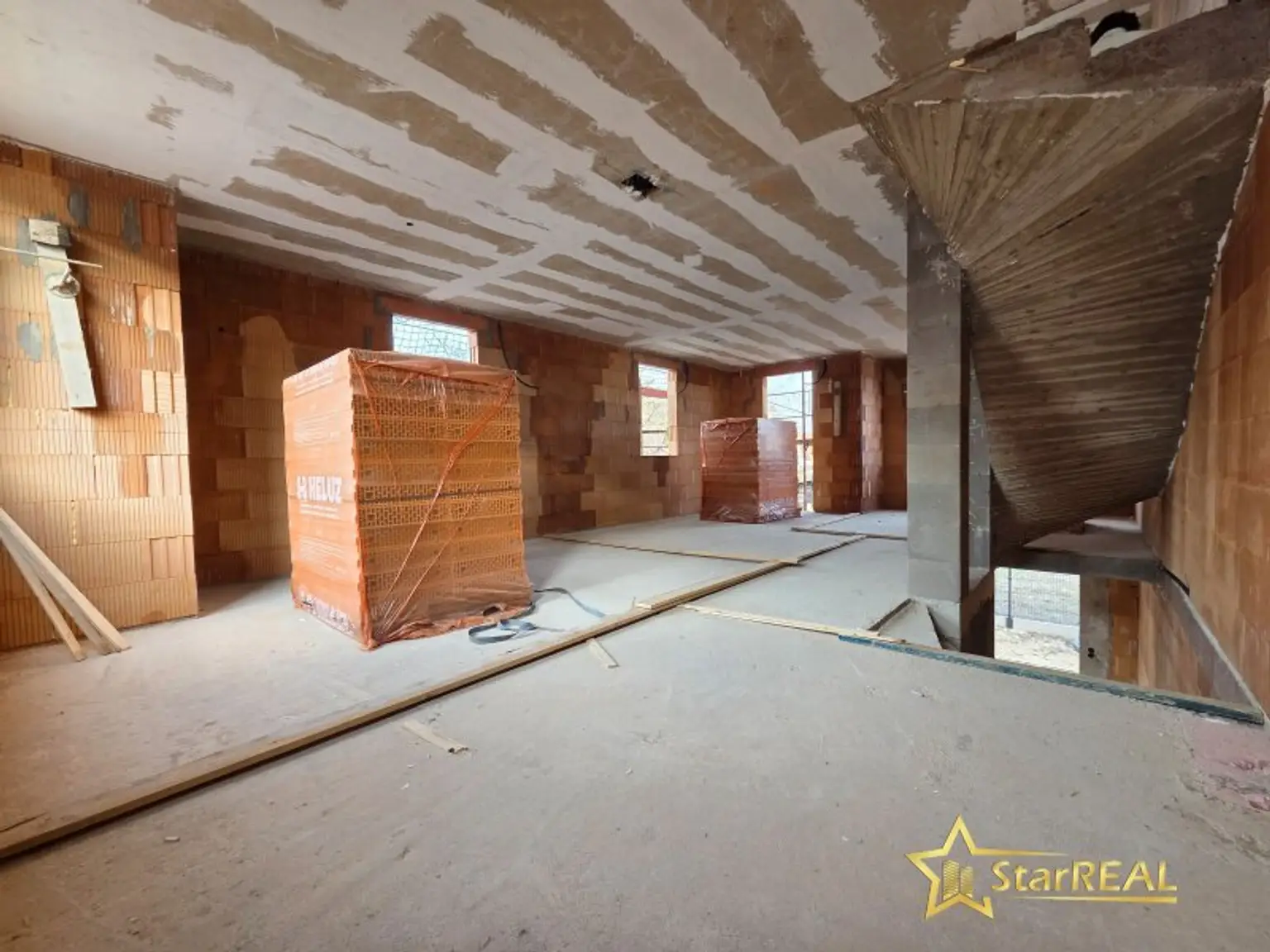 IN BAU! NÄHE GYM SIMONSGASSE. 5 ZIMMER-ZIEGELHAUS. KELLER. 90m² GARTEN. PHOTOVOLTAIK. TOP AUSSTATTUNG. PROVISIONSFREI für den Käufer.