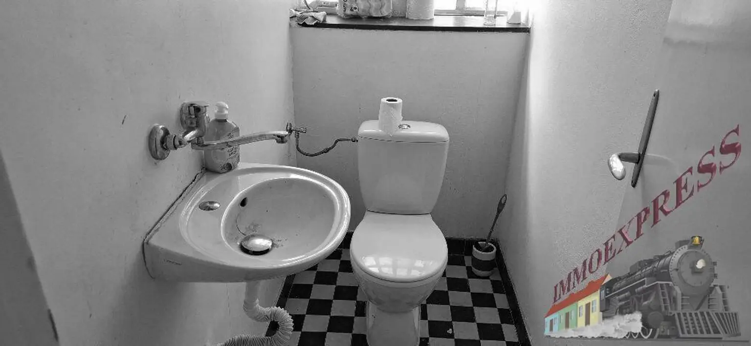 Atelier & Lager unbefristet, Preis  inkl. Heizkosten & Warmwasser, BK und Ust., mit zugeteiltem Parkplatz (Innenhof)