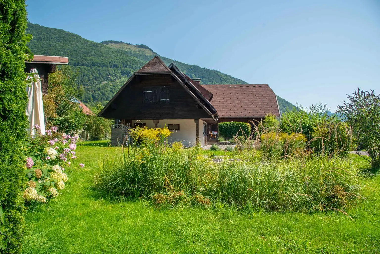 SONNIG WOHNEN im HOLZBLOCKHAUS mit schönen AUSBLICKEN!
