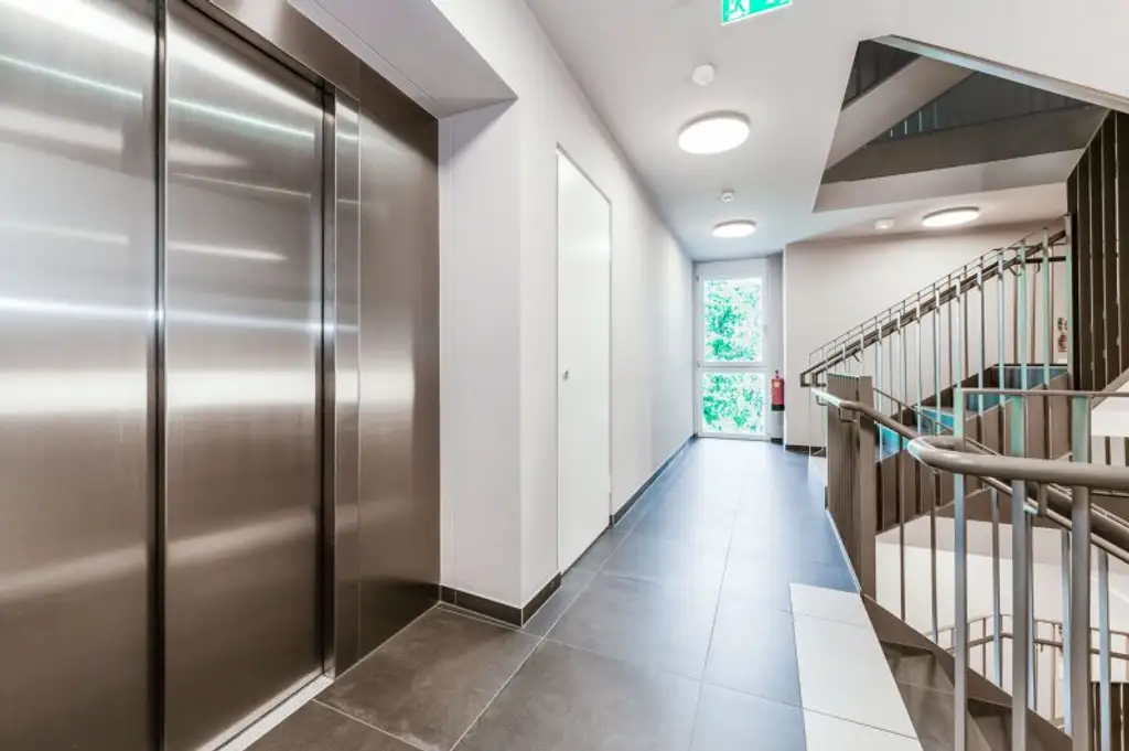 Ab Oktober! Erstbezug! Klimatisierte 2-Zimmer-Balkonwohnung inkl. Stellplatz zu vermieten!