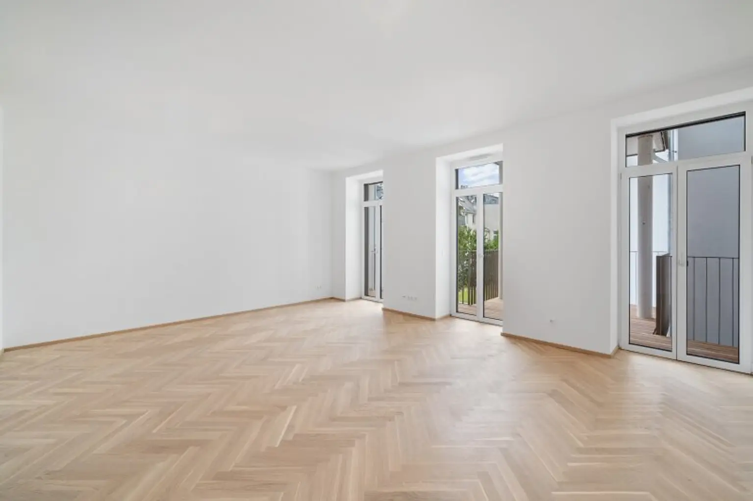 4-Zimmer-Altbaueigentumswohnung in generalsaniertem Altbau mit Balkon