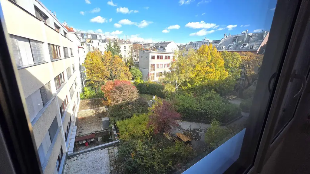Linzer Straße/Schönbrunn: sanierungsbedürftige, ruhige 2-Zimmer Wohnung mit Grünblick