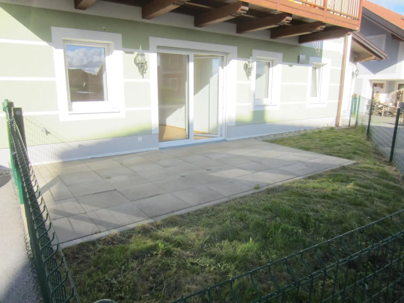 Attraktive 4-Zi.-Terrassenwohnung im 3-Parteienhaus