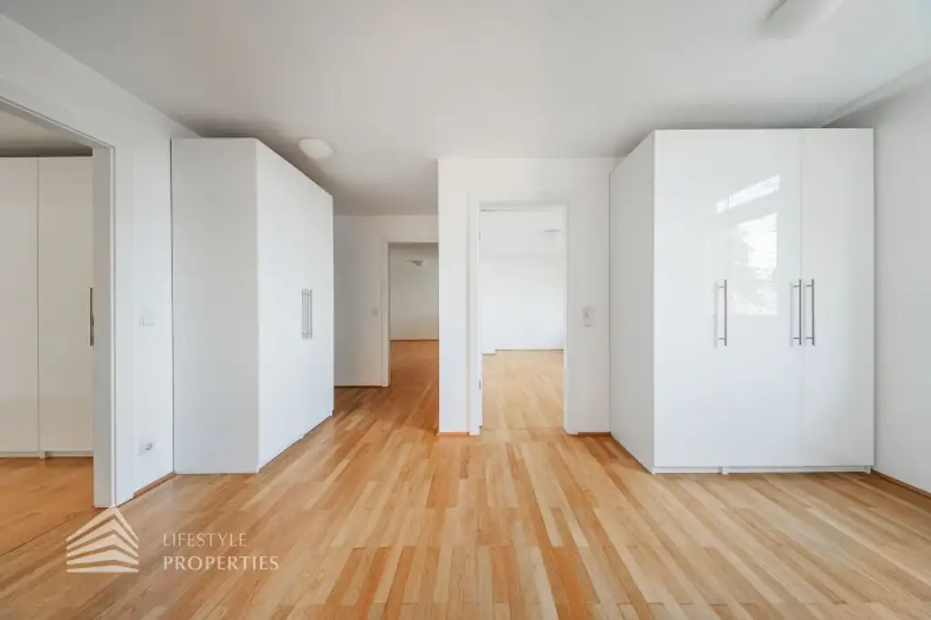 Wunderschöne 5 - Zimmer Wohnung mit Terrasse und Garten