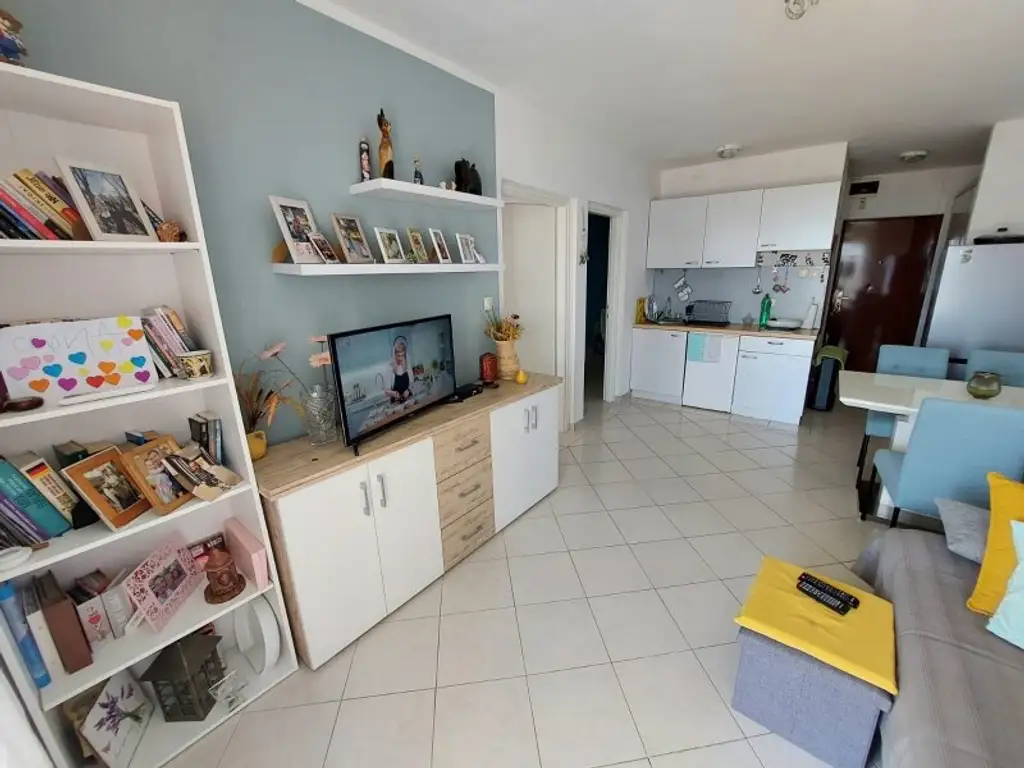 Neuwertige Etagenwohnung mit Terrasse und Blick auf das Meer