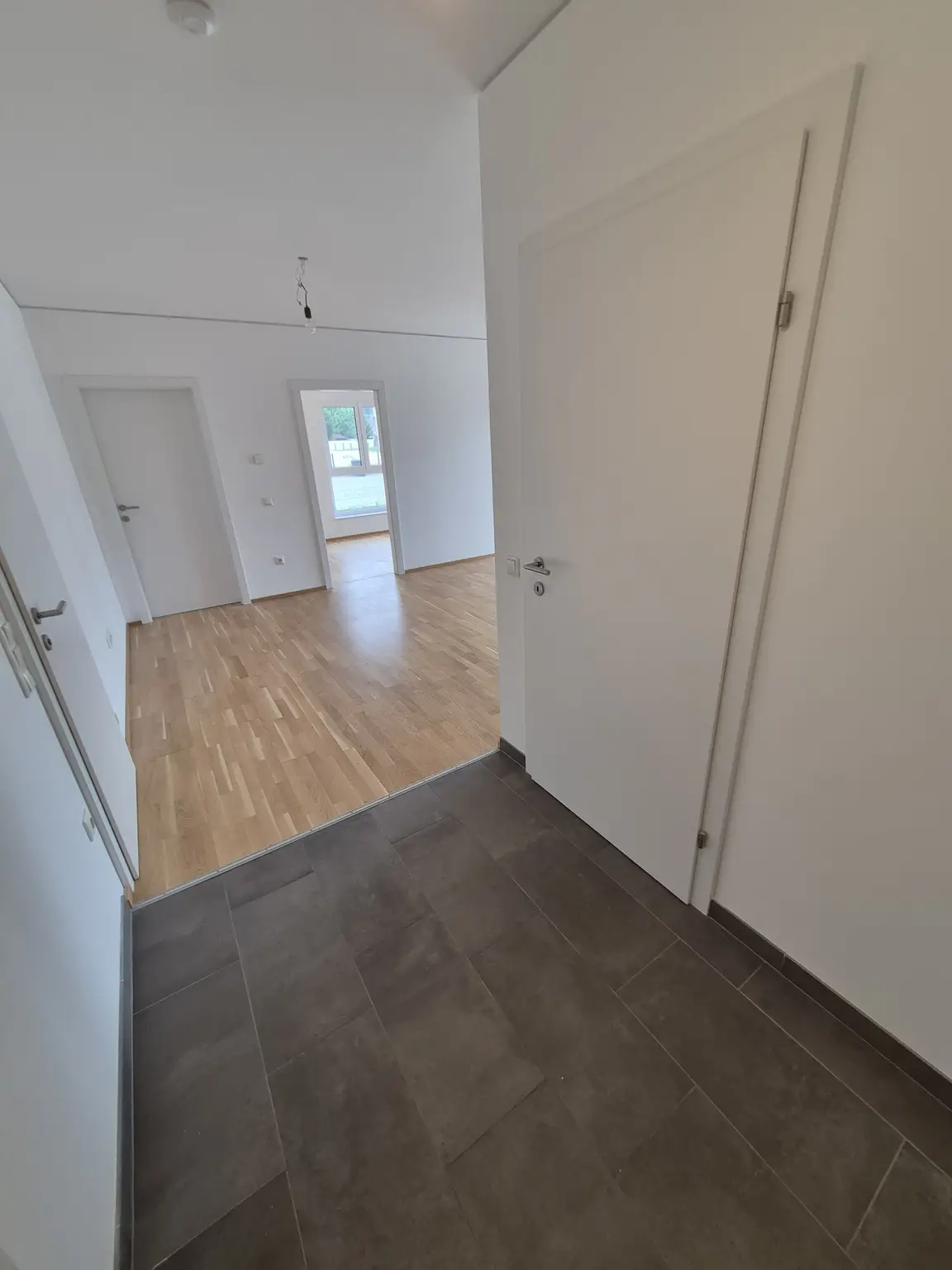 Neubau: Tolle ca. 65 m² Wohnung mit ca. 64 m² Eigengarten und Terrasse