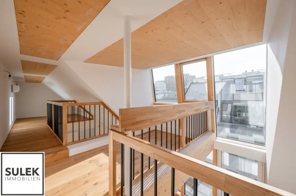 lichtdurchfluteter DG-Erstbezug mit offener Galerie und hochwertiger Ausstattung