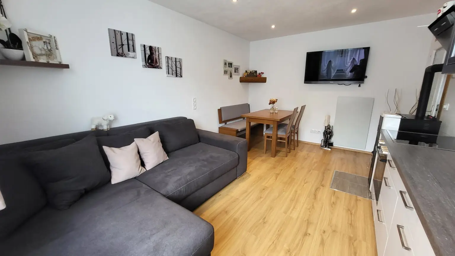 Küche mit Wohn-Essbereich