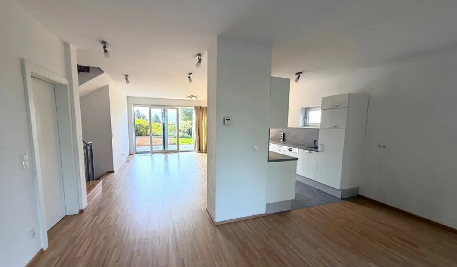 Helles Reihenhaus mit Fernblick und 2 Stellplätzen