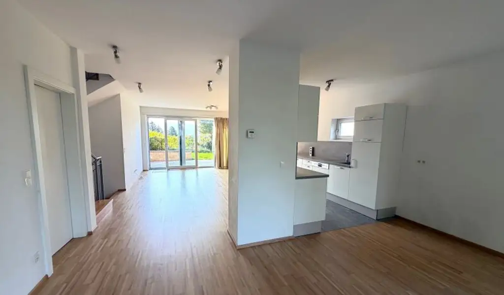 Helles Reihenhaus mit Fernblick und 2 Stellplätzen