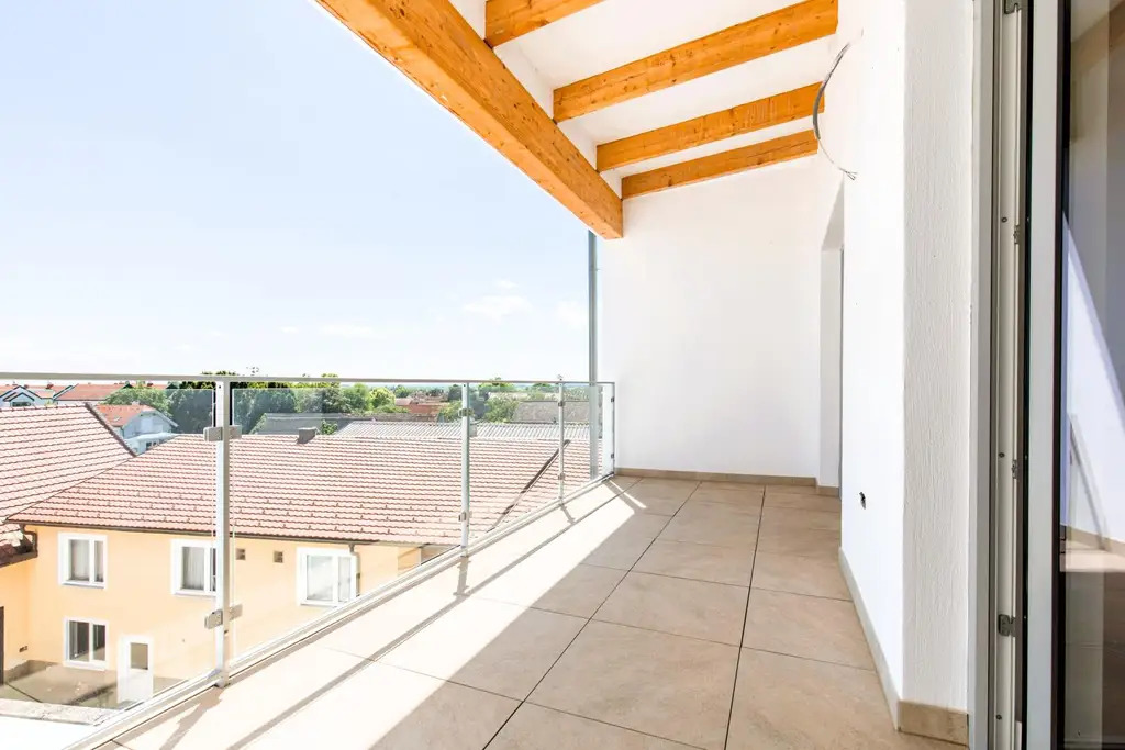 Modern Wohnen mit Balkon, Seeblick und Abstellplatz