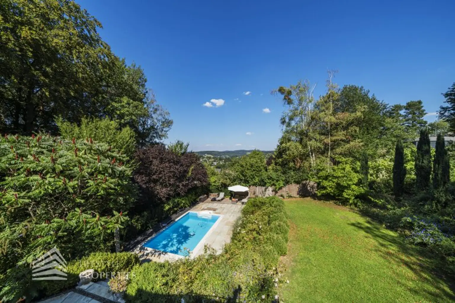 Wunderschöne Villa mit Pool und weitläufigem Grundstück, Nähe Pressbaum