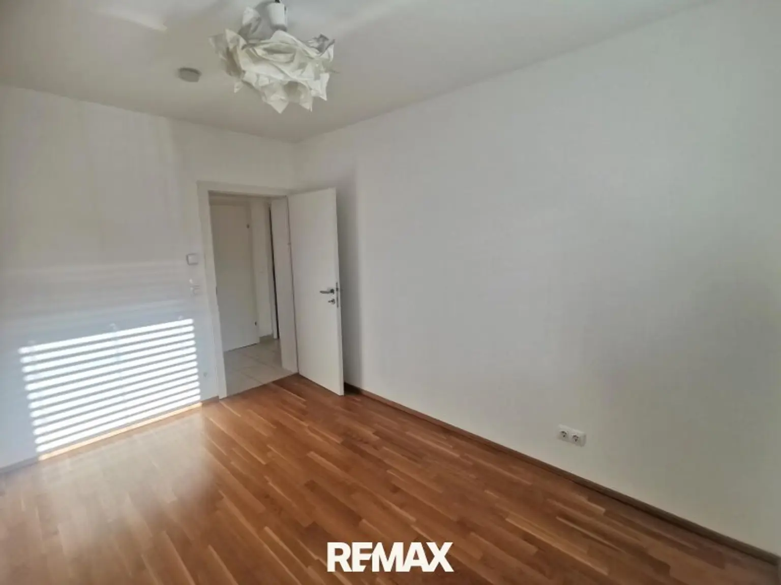 Schlafzimmer 1 (2)