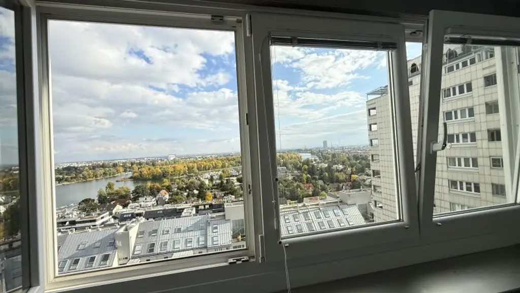 Teilmöblierte 3 Zimmer mit Klima und verglaster Loggia ***** spektakulärer Weitblick + optionaler Garagenstellplatz *****