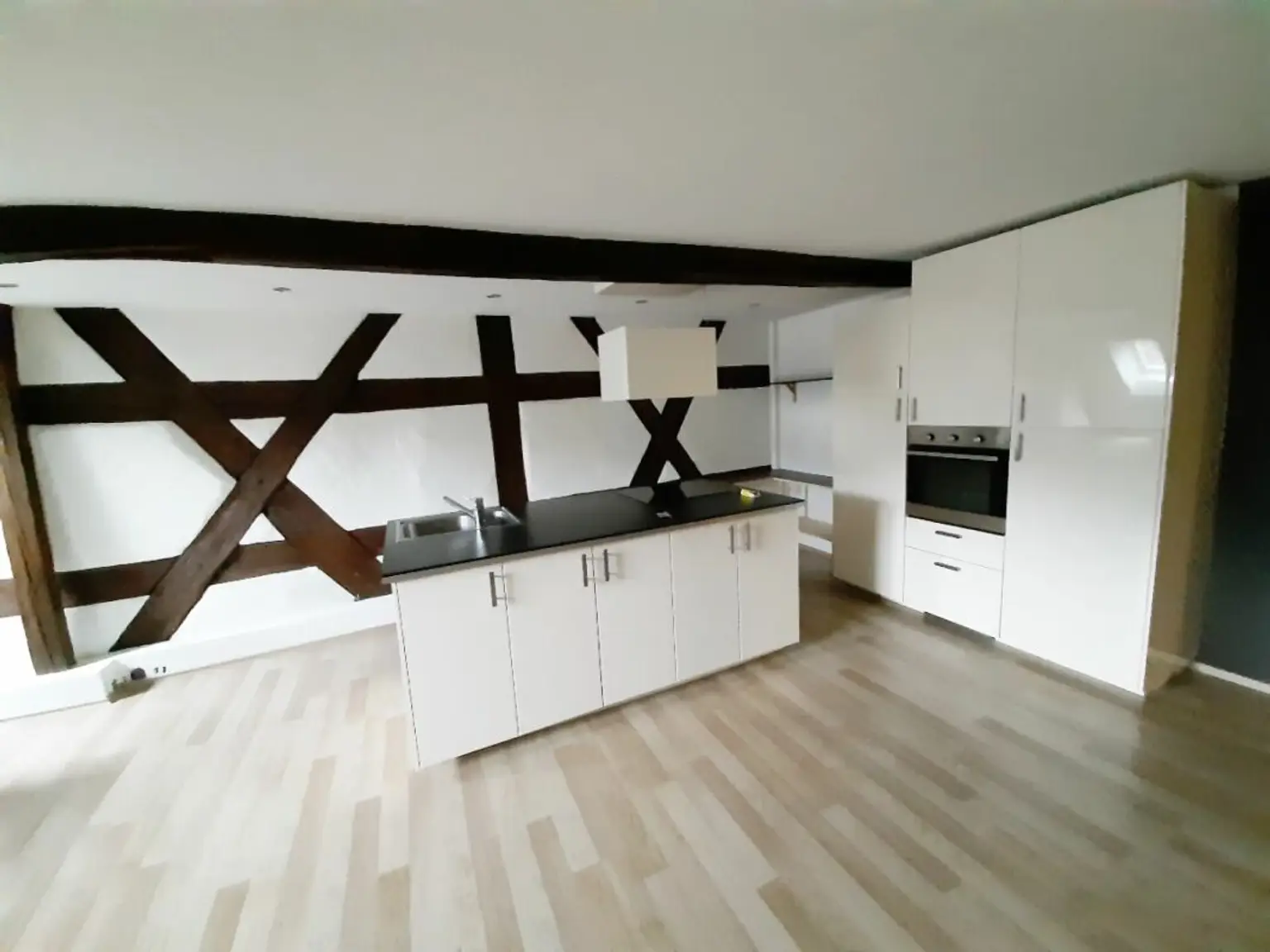 Top Lage, direkt am Rhein und Grenze zu Deutschland, top Aussicht!