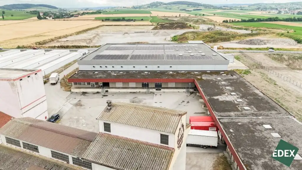 Modernes Regallager (9,5m RH) an der S33