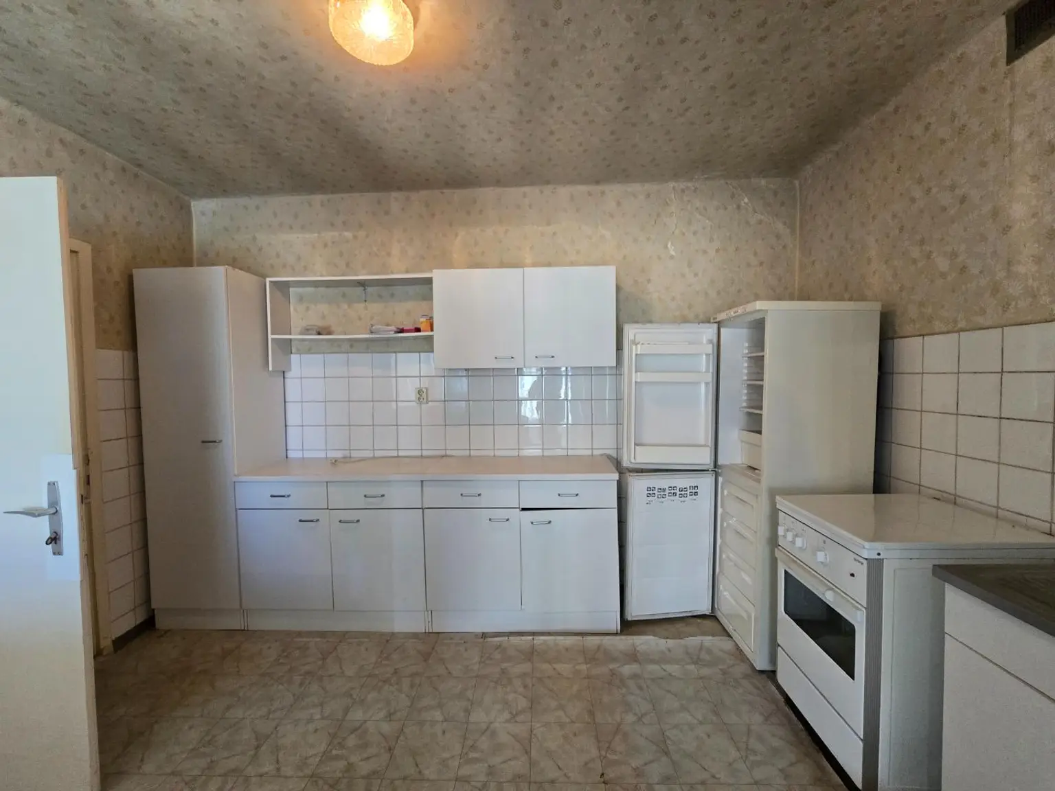 Schönes Grundstück mit sanierungsbedürftigem Haus – ideal für Bastler und Visionäre