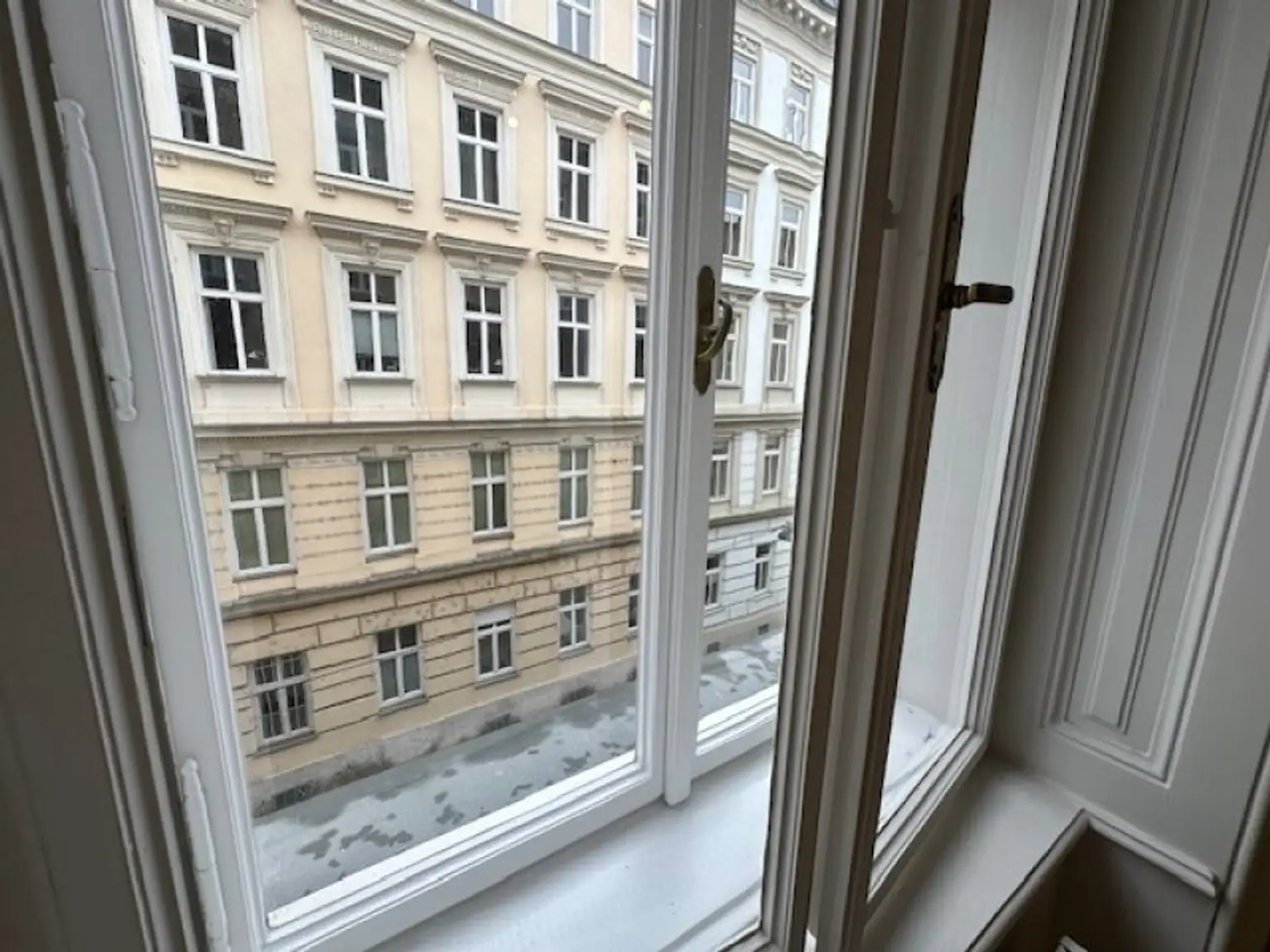 Großzügige Altbauwohnung im Herzen des 2. Bezirks!