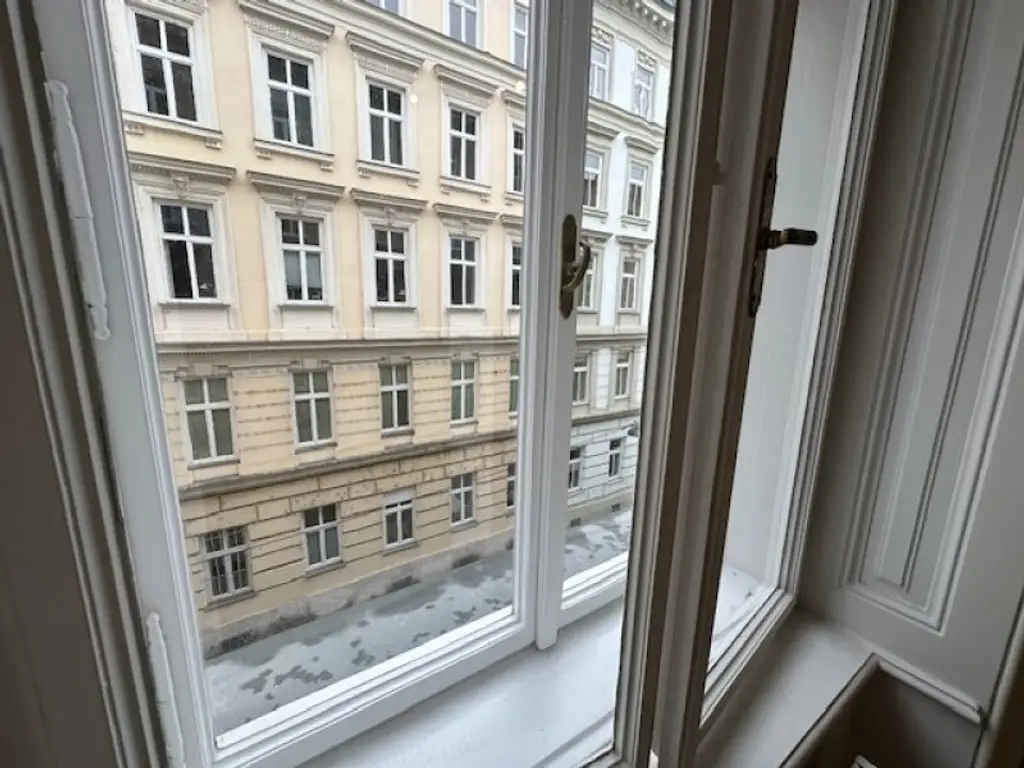 Großzügige Altbauwohnung im Herzen des 2. Bezirks!