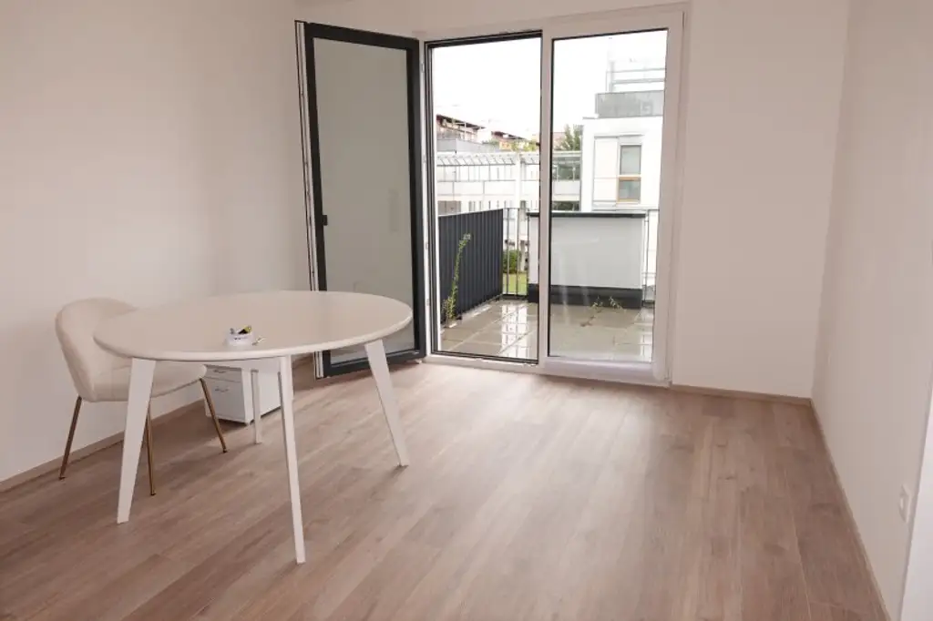 BALKON, HOFSEITIG, ZWEITBEZUG -2 Zimmer-Neubauwohnung