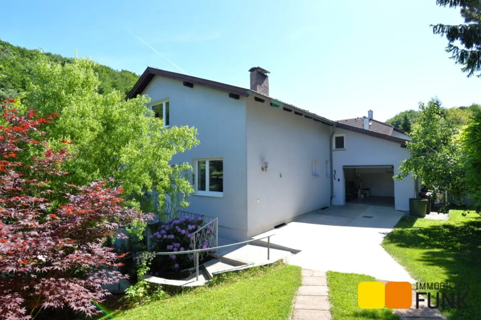 Großzügiges Haus mit Traumgarten