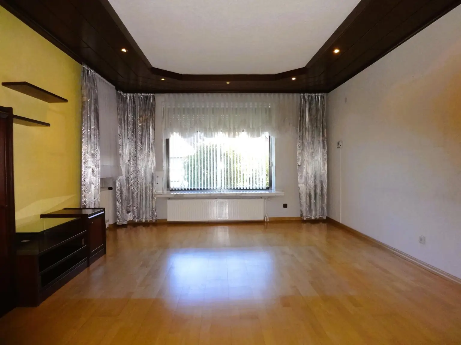 GEDIEGENES HAUS MIT ZWEI WOHNEINHEITEN UND GROSSEM GARTEN!