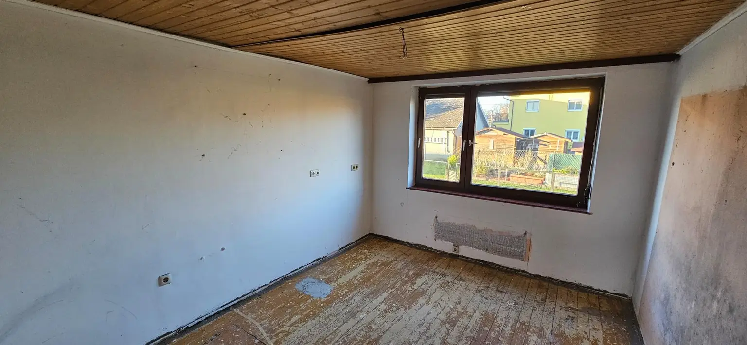 Sanierungsbedürftiges Haus mit Potenzial in attraktiver Lage - ab sofort verfügbar!