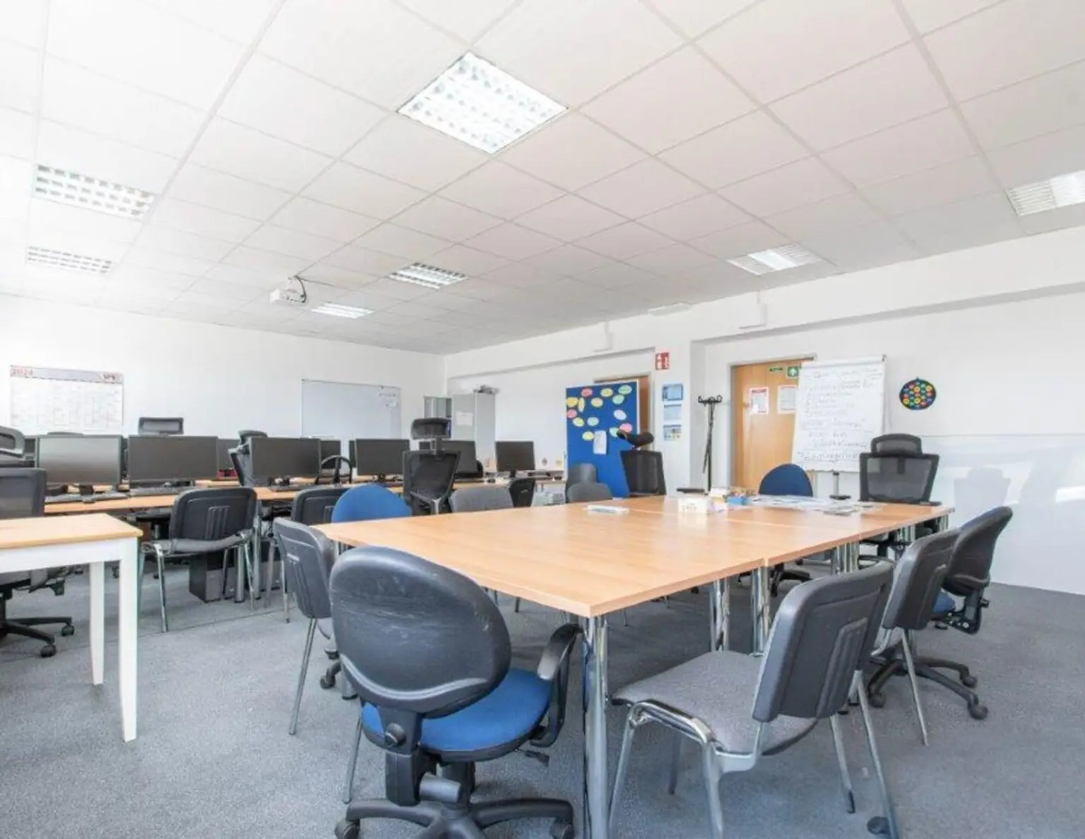 GTZ - einladendes Büro mit Teppichboden