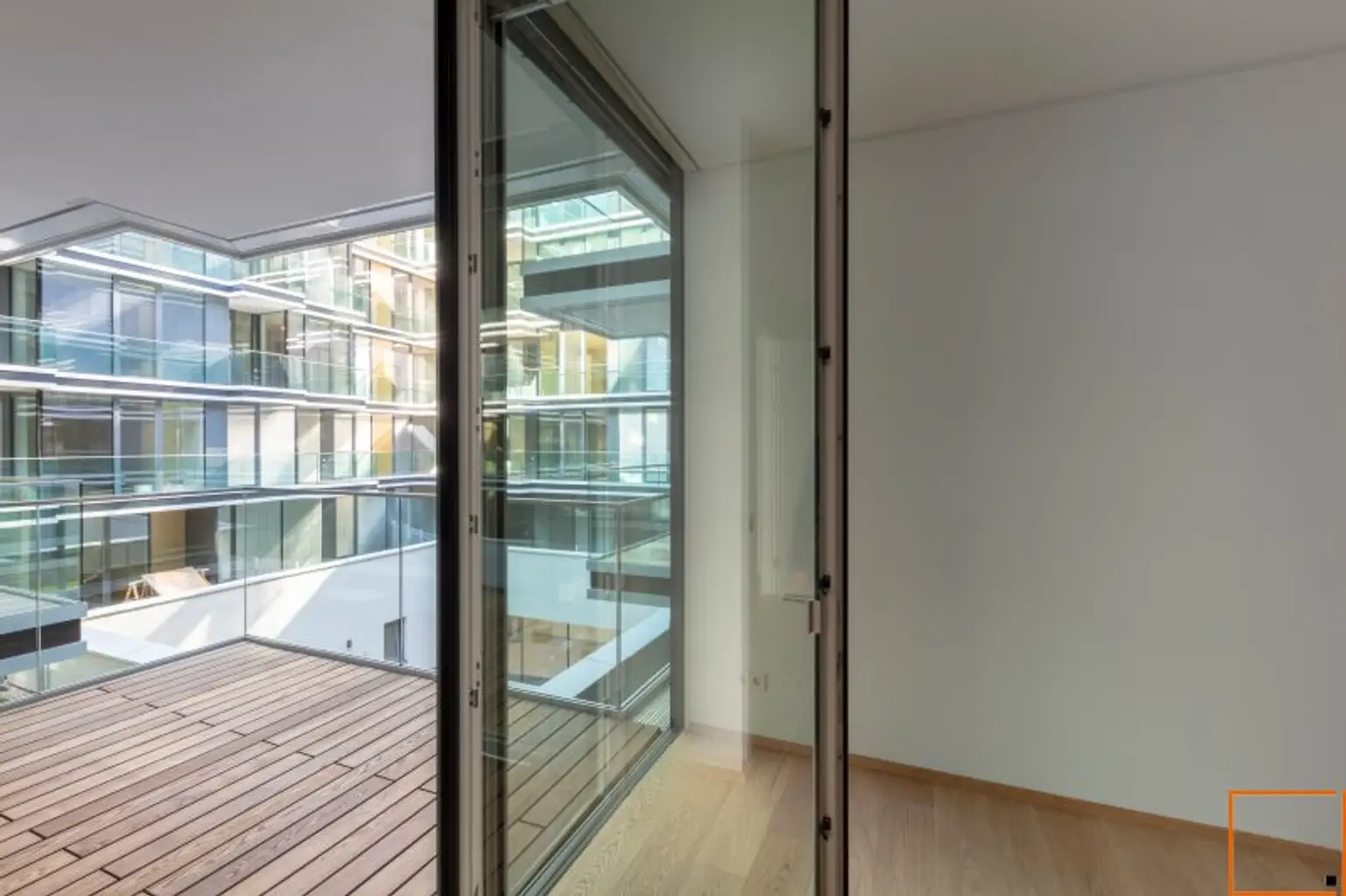 Stadtpark: Tolles Neubauapartment mit Loggia - Conciergeservice inklusive